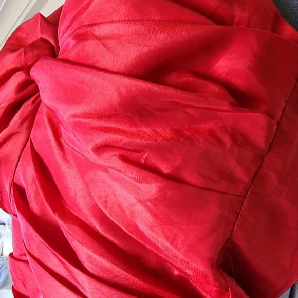 PENDING SALE MISS ANNE Size small 8 brilliant red satiny formal midi dress - Picture 5 of 9